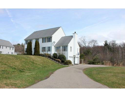 Wrentham, MA 02093,10 Oak Ridge Dr