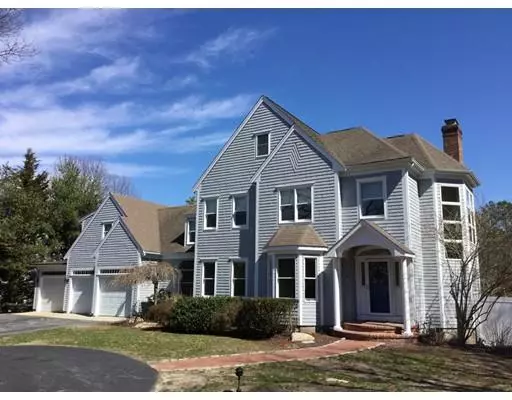 15 Paddock Cir, Falmouth, MA 02536