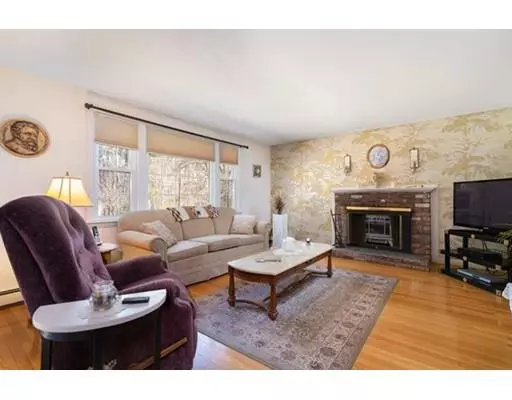 Hanover, MA 02339,51 Larchmont Ln