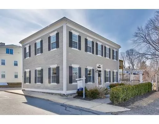 10 Harrison St, Newburyport, MA 01950