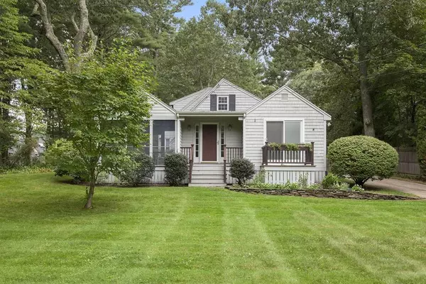 262 Parks St, Duxbury, MA 02332