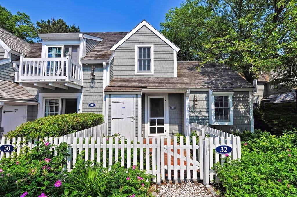 32 Flying Cloud Cir #32, Mashpee, MA 02649