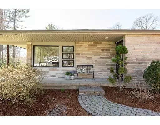 224 Poquanticut Ave, Easton, MA 02356