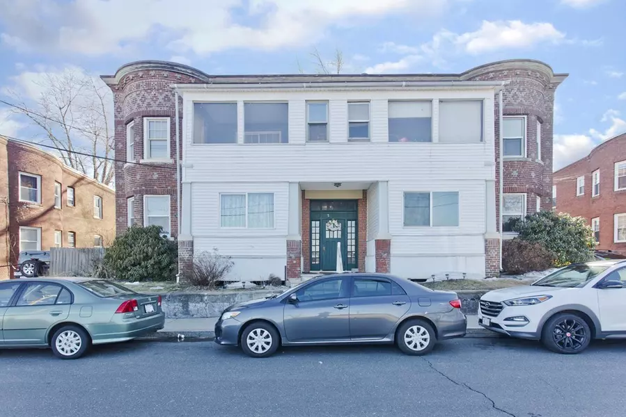 5 Parkview Ter, Holyoke, MA 01040