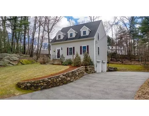 11 Hearthstone Dr, Hudson, MA 01749