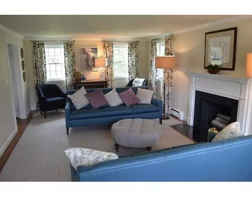 Sherborn, MA 01770,13 Pleasant St