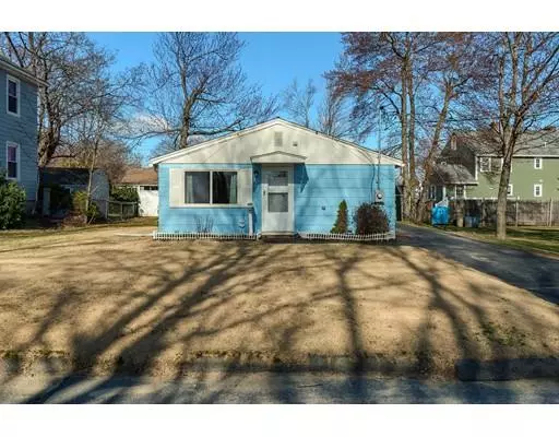 100 Exeter St, Fitchburg, MA 01420