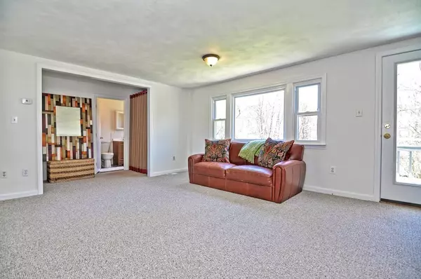 Walpole, MA 02071,33 Water Street #B