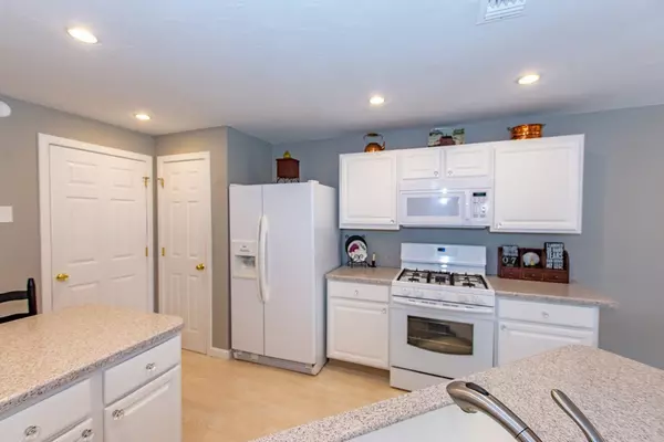 Plymouth, MA 02360,594 White Cliff Dr #594