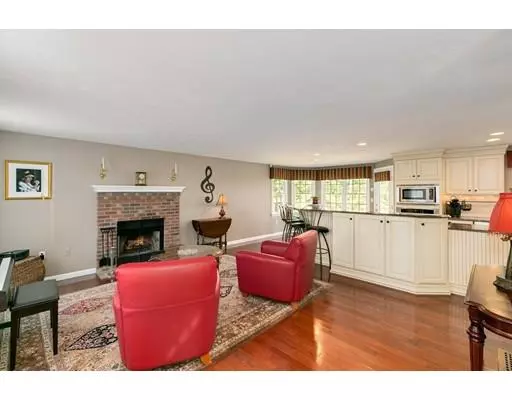 Taunton, MA 02780,141 Jeffrey Ln