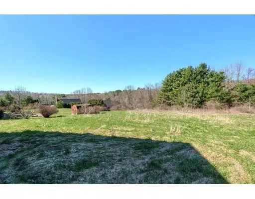 7 Ellis Rd, Southbridge, MA 01550