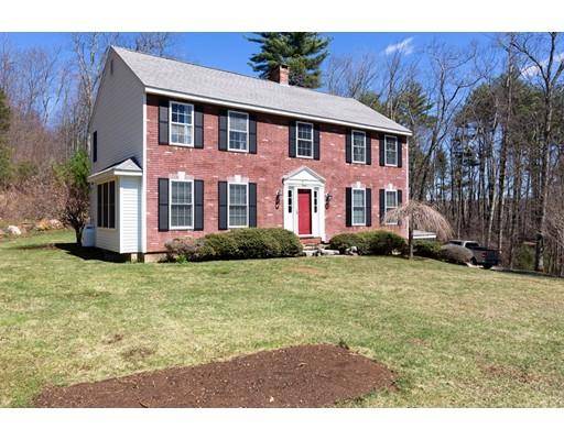 39 Champeaux Rd, Sturbridge, MA 01518