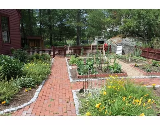 Milford, MA 01757,28 Fiske Mill Rd