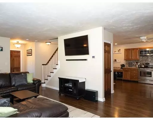 Raynham, MA 02767,955 King St