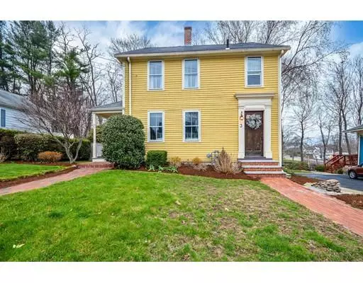 3 Carpenter St, Amesbury, MA 01913