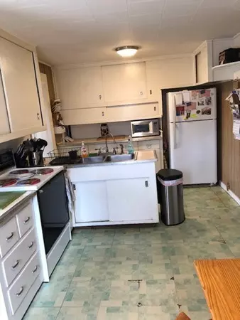 Ayer, MA 01432,139 W Main St