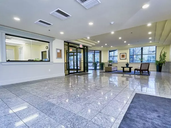 Brookline, MA 02445,110-112 Cypress St #308