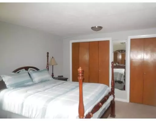 Westfield, MA 01085,48 Pequot Point Rd