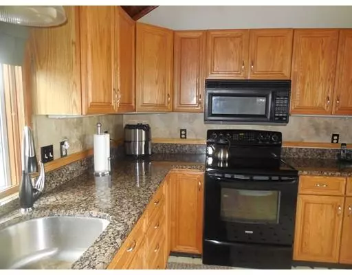 Westfield, MA 01085,48 Pequot Point Rd
