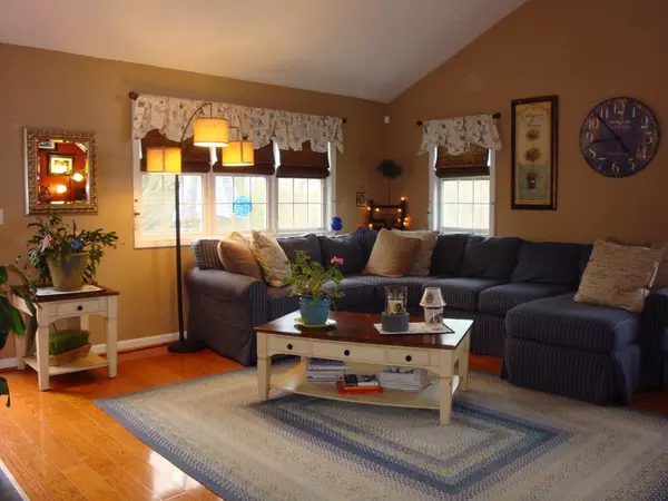 Sturbridge, MA 01566,111 Colonial Dr #111