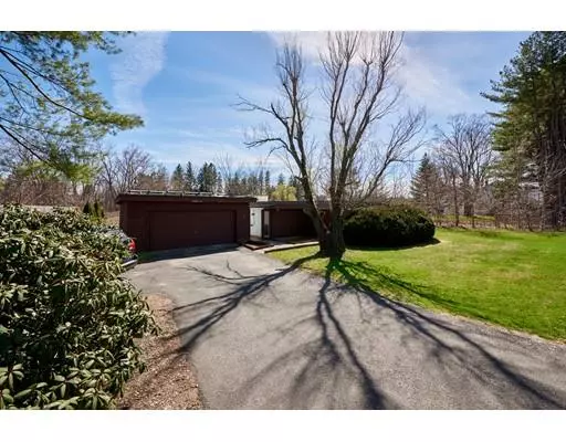 30 W Pomeroy Ln, Amherst, MA 01002