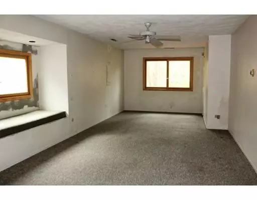 Carlisle, MA 01741,480 Rutland St