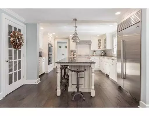 Wellesley, MA 02482,11 Smith St