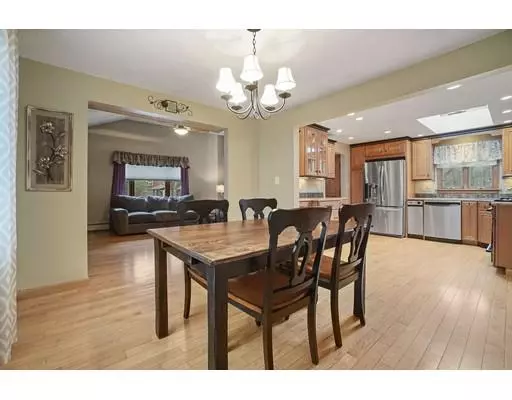 12 Glendale Ave, Saugus, MA 01906