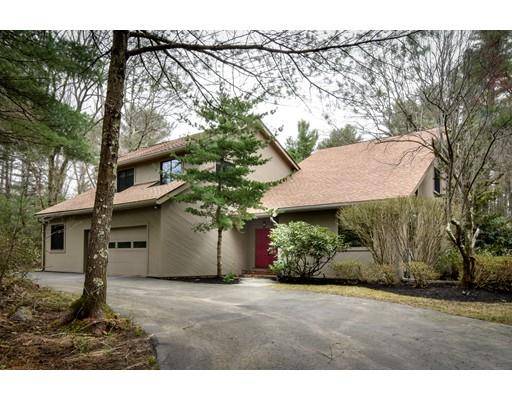 96 Elm St, Upton, MA 01568