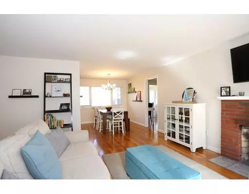 Framingham, MA 01701,4 Laurie Ln