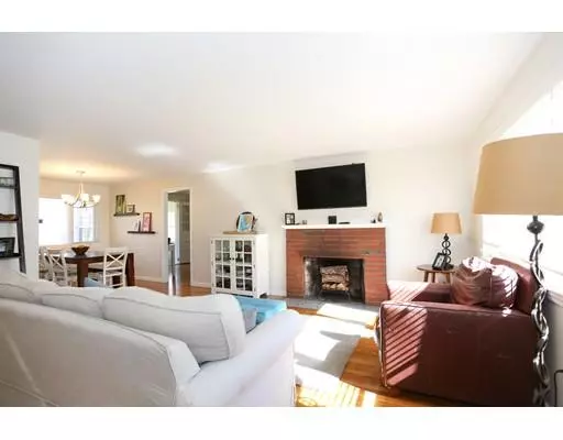 Framingham, MA 01701,4 Laurie Ln