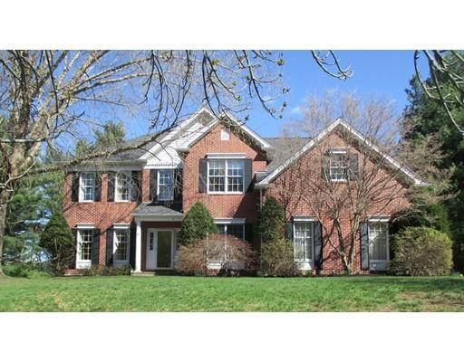 8 Dover Cir, Franklin, MA 02038