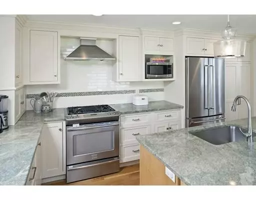 Hingham, MA 02043,42 Burr Rd
