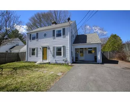 7 Harris St, East Providence, RI 02915