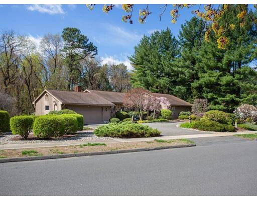 300 Tanglewood Dr, Longmeadow, MA 01106