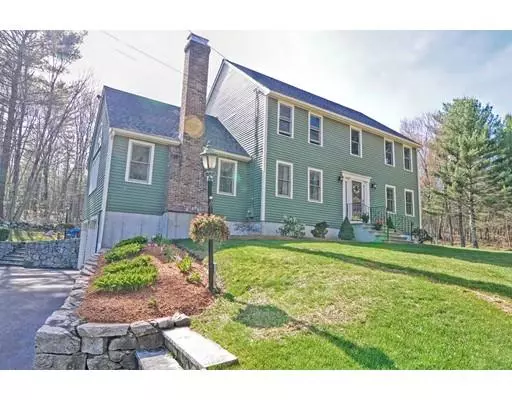 68 Hartford Ave E, Mendon, MA 01756