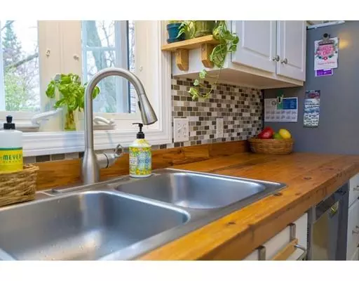 East Longmeadow, MA 01028,3 Greenacre Lane