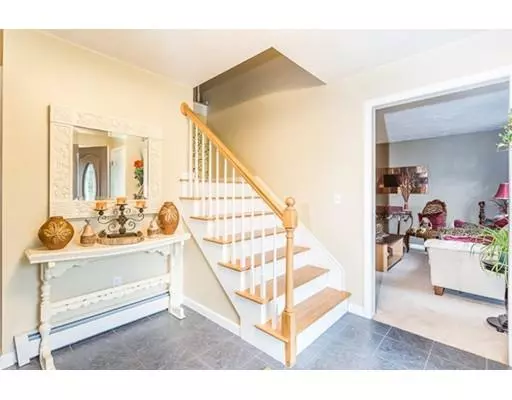 Lakeville, MA 02347,44 Sherwood Ln