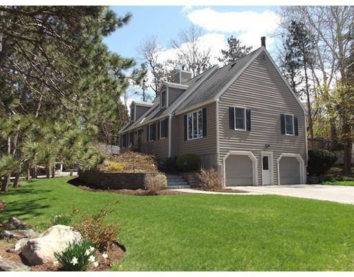 11 Hood Rd, Tewksbury, MA 01876