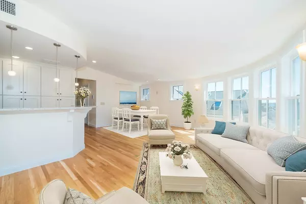 Gloucester, MA 01930,48 Pleasant St #3