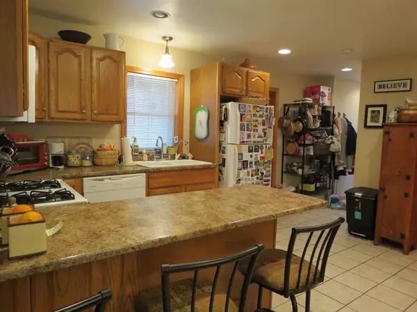 Spencer, MA 01562,12 School St