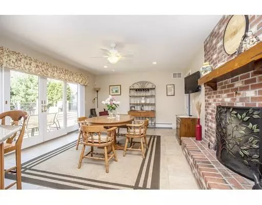 Acushnet, MA 02743,15 Waterfall Rd