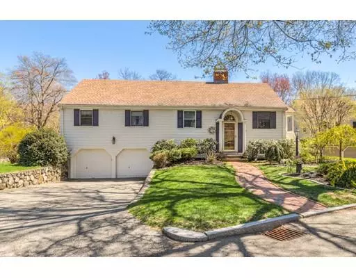 37 Cranmore Ln, Melrose, MA 02176