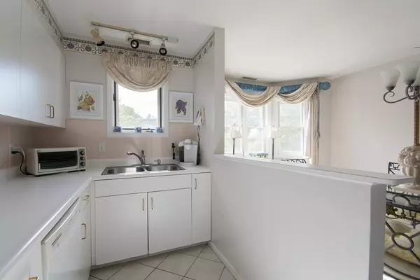 Fall River, MA 02720,1810 Highland Ave #1C