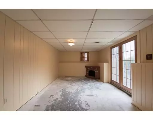 Warren, RI 02885,1 Paul Ct