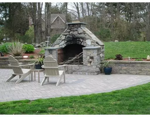 Swansea, MA 02777,281 Dillon Ln