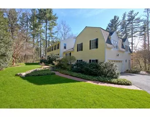 63 Wake Robin Rd, Sudbury, MA 01776