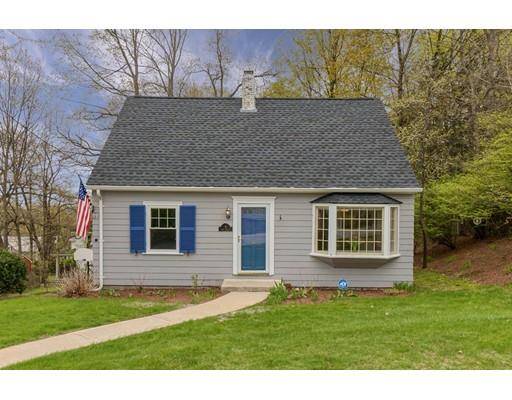 8 Grove Ter, Leominster, MA 01453