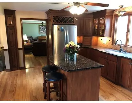 Walpole, MA 02081,5 Swenson Circle