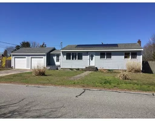 21 Massachusetts Blvd, Portsmouth, RI 02871